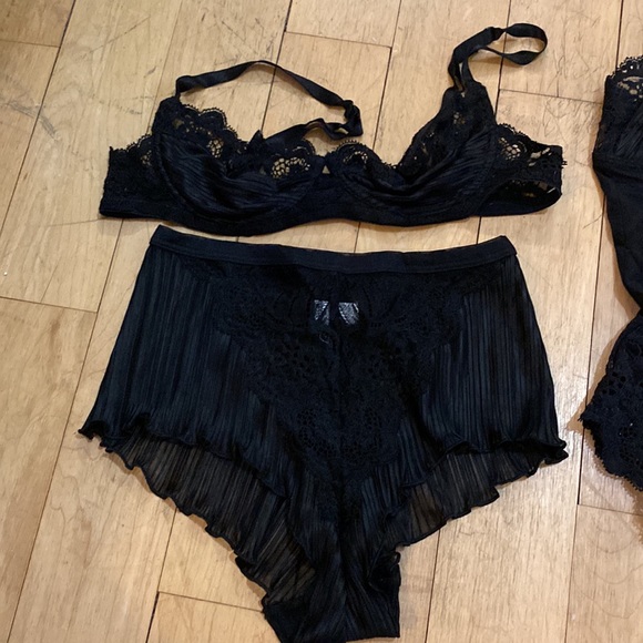 Lisanza Lingerie 4 Piece Set Sz 2 - Picture 4 of 16